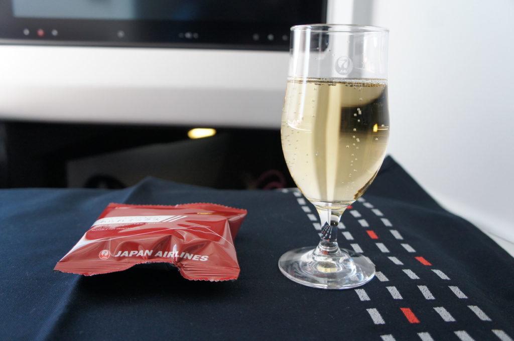 おつまみとシャンパン