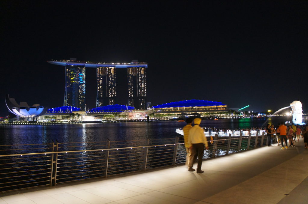 橋からのマリーナベイサンズ