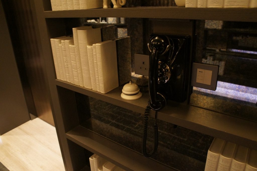 W香港エレベーターホール