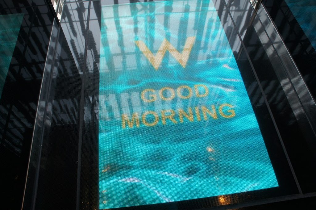 エレベーターのモニター