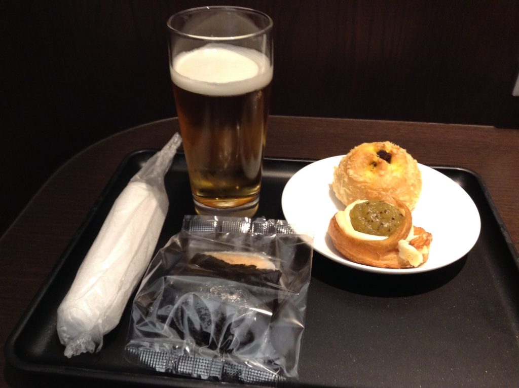 ビールとおにぎりとパン