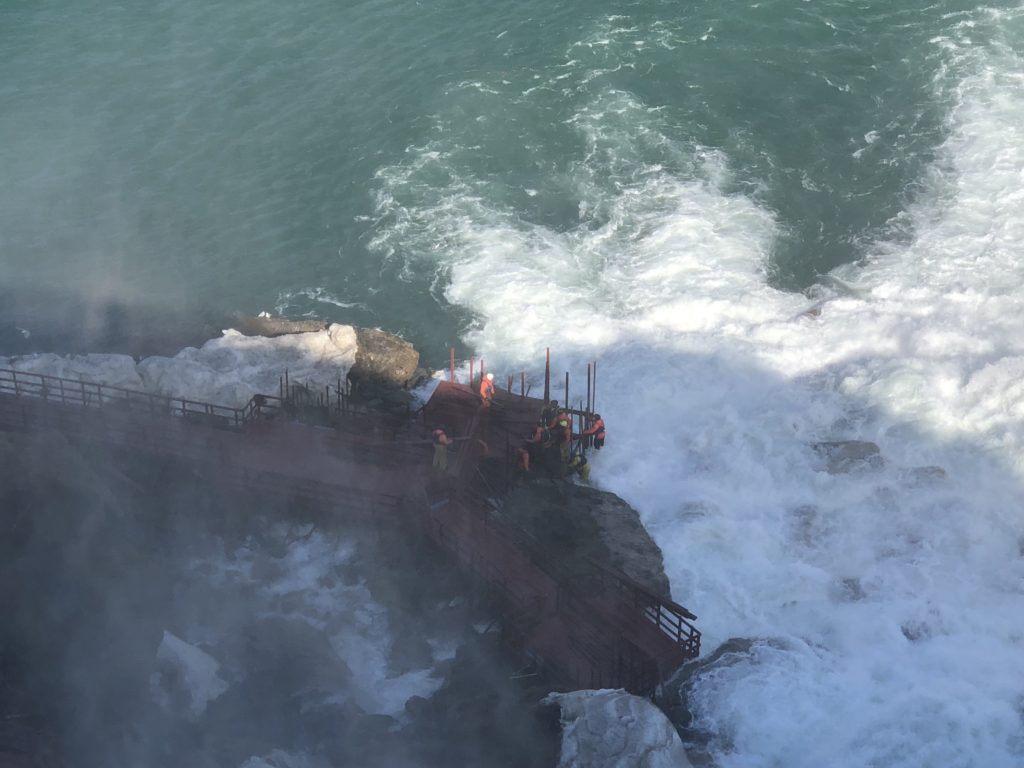 アメリカ滝のした