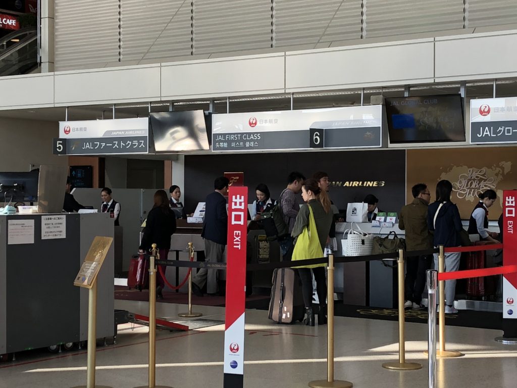 伊丹空港Fカウンター