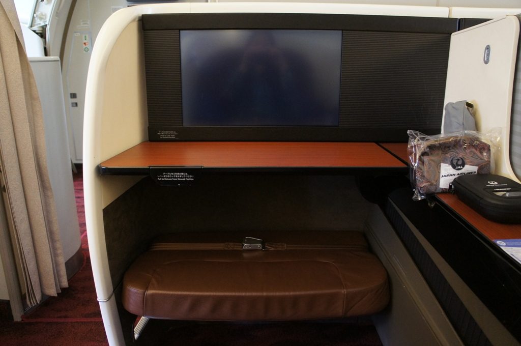 ファーストクラスモニター