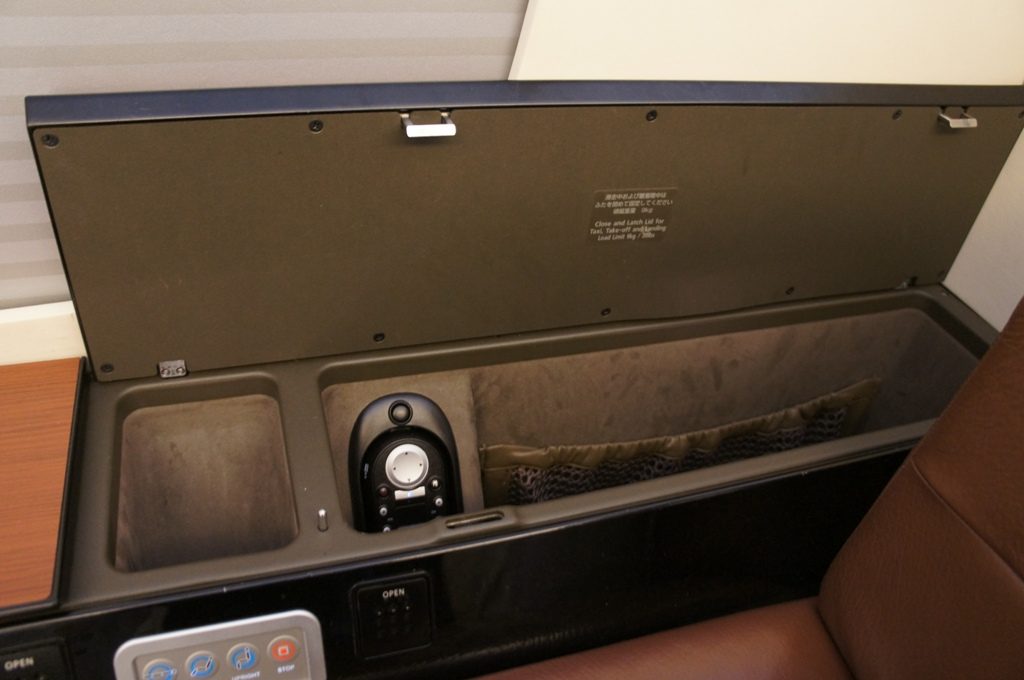 ファーストクラス小物入れ