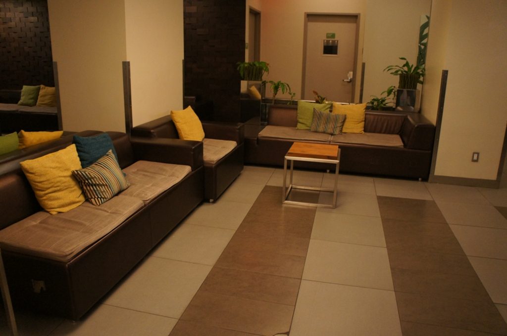 エレメントロビー