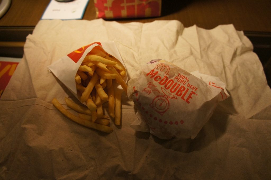 ハンバーガーとポテト