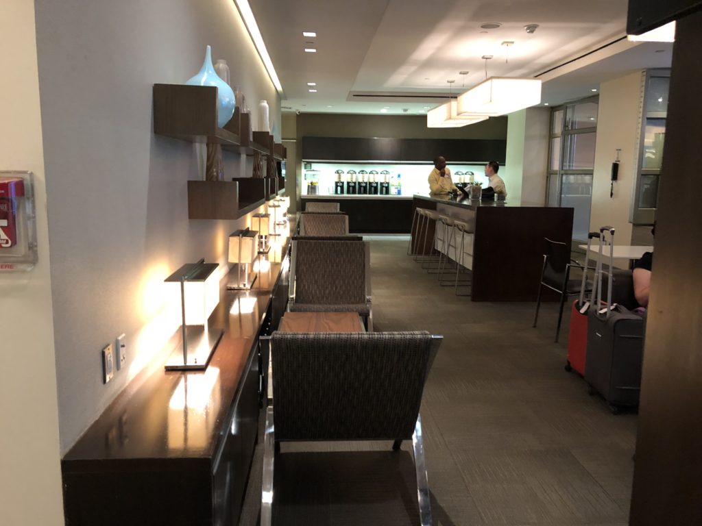 エレメントロビー