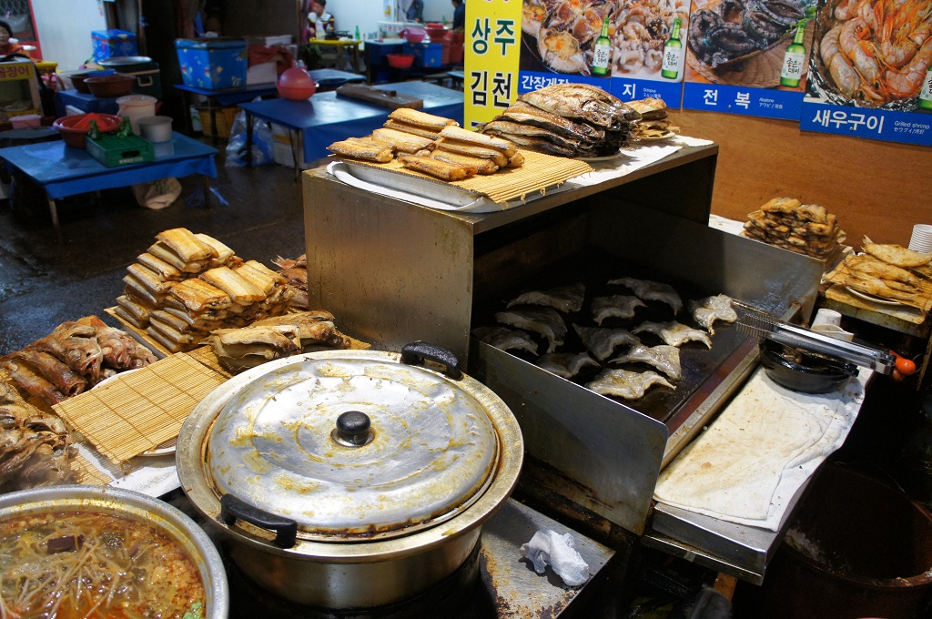 魚を焼いているところ