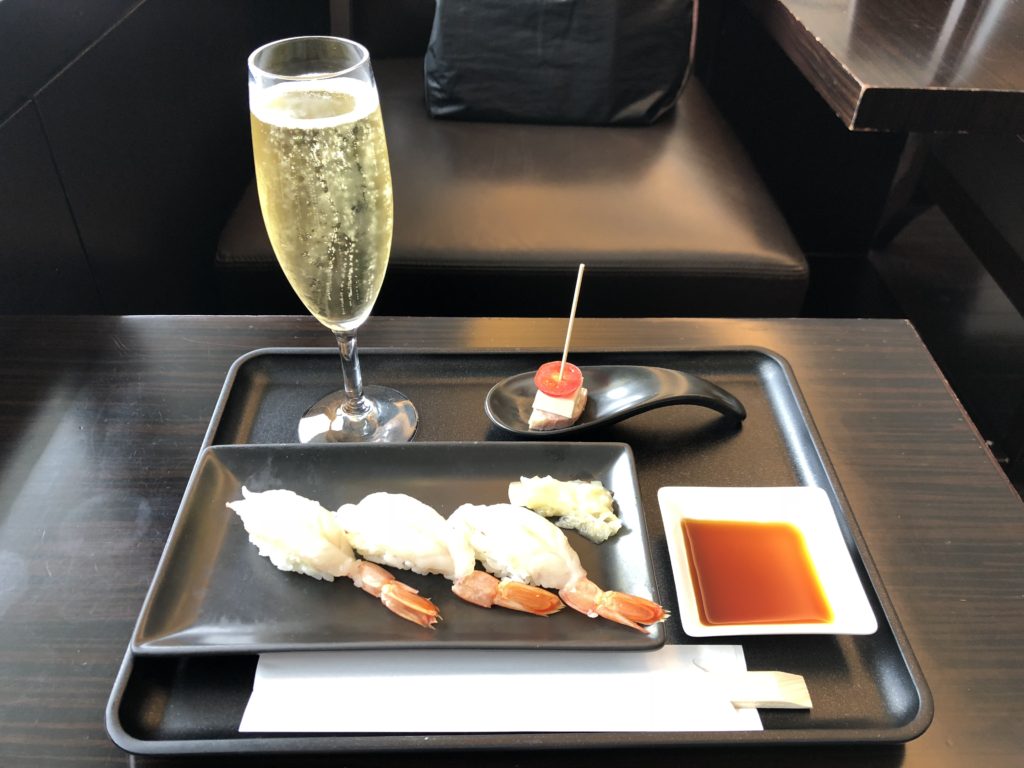 JALファーストクラスラウンジ食べたもの