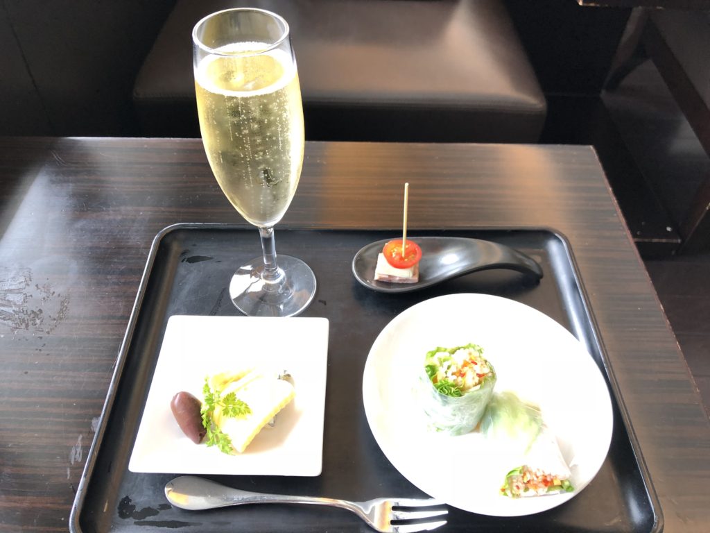 JALファーストクラスラウンジ食べたもの
