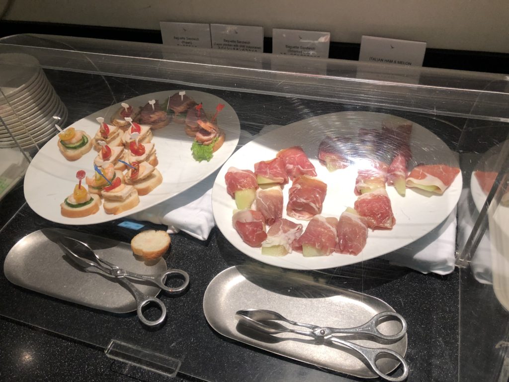 キャセイラウンジ食べ物