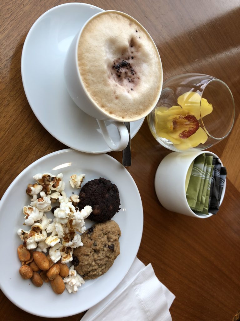 お菓子とコーヒー