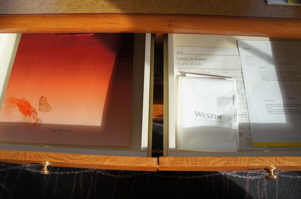 ウェスティンホテル大阪紙袋ランドリーバッグ