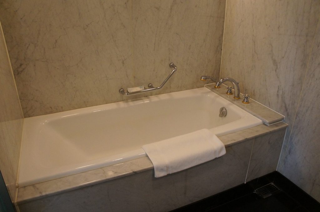 ウェスティンホテル大阪バスタブ