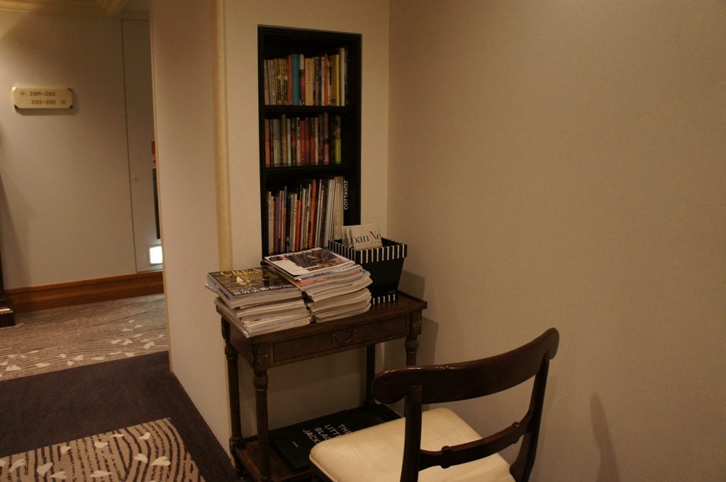 レディースフロアエレベーター前