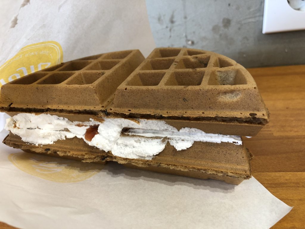 ストロベリーワッフル