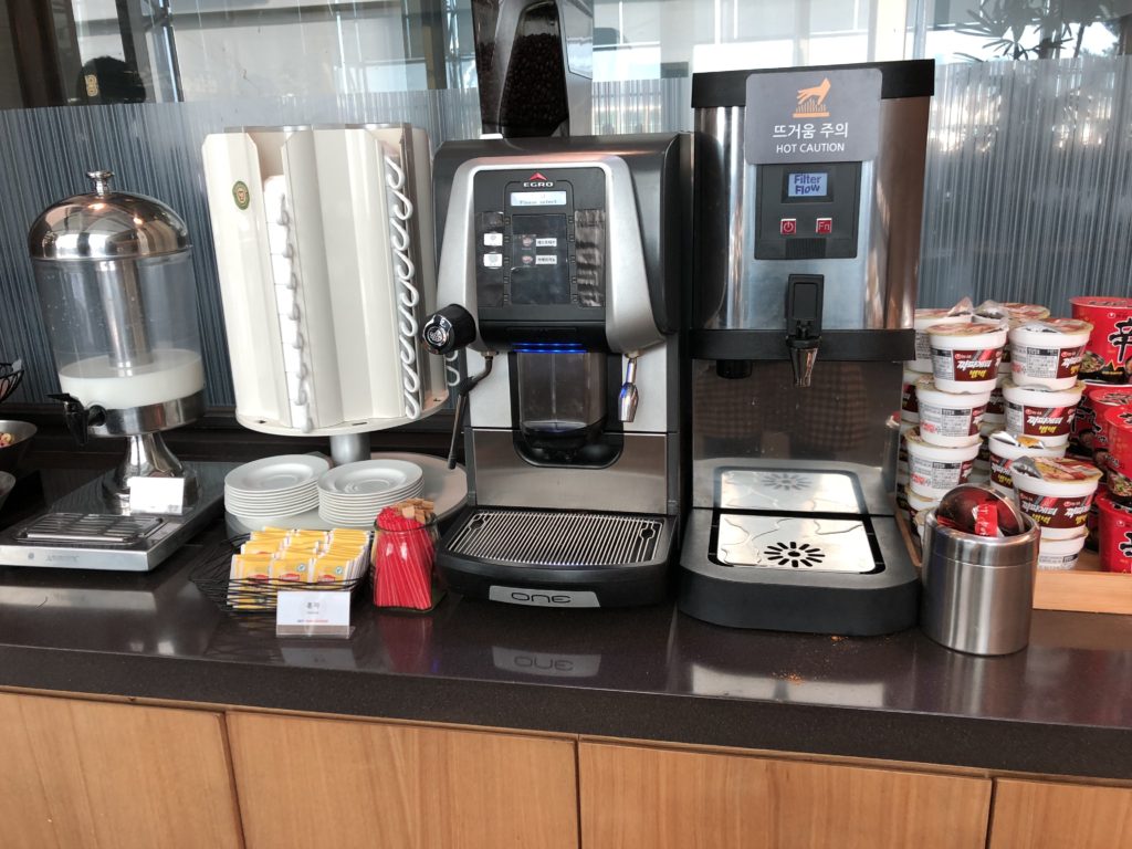 スカイハブラウンジコーヒーサーバーカップ麺