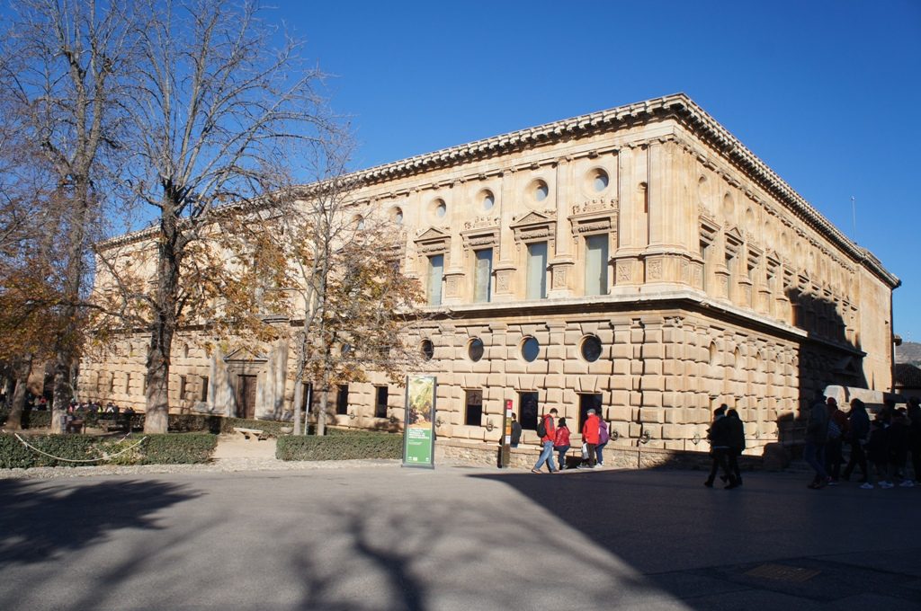 カルロス5世宮殿