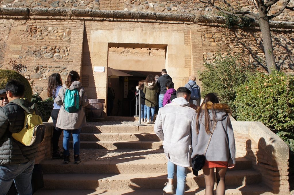 アルカサバ入場の列