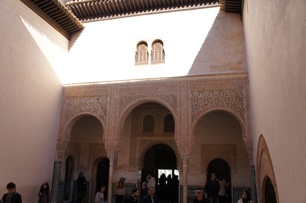 メスアールの中庭