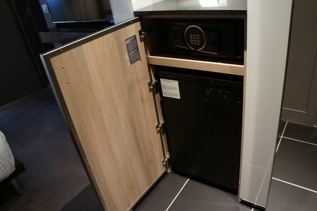 セキュリティボックスと冷蔵庫