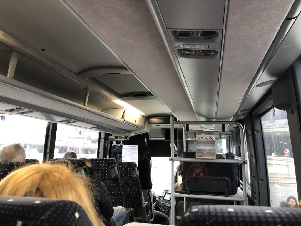 バス車内