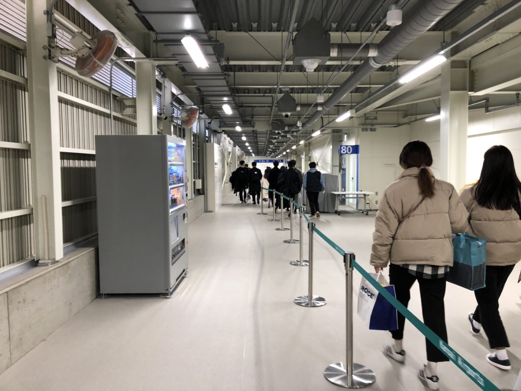 搭乗口までの通路