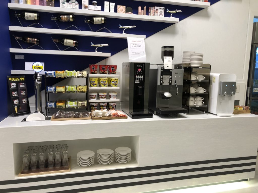 AIRBUSANLOUNGEお菓子カップ麺