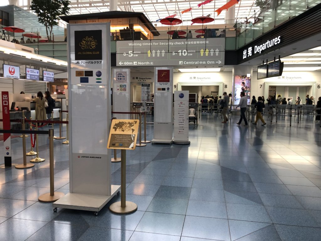 羽田空港JALカウンター