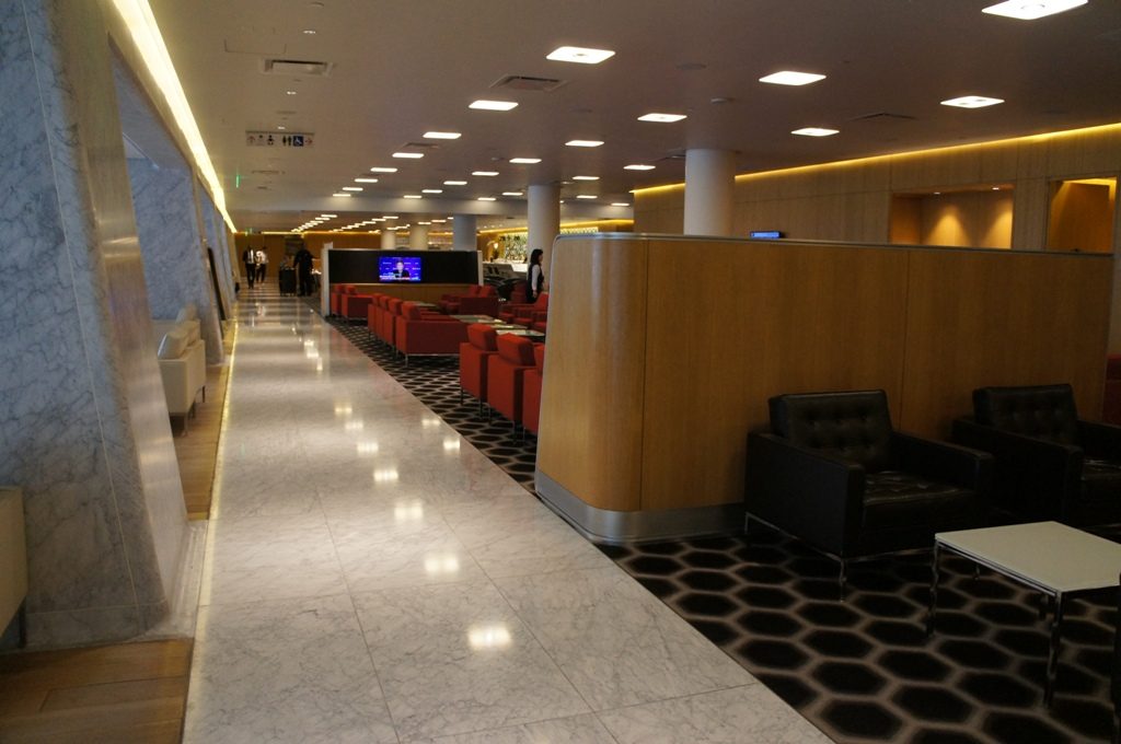 カンタスファーストラウンジ