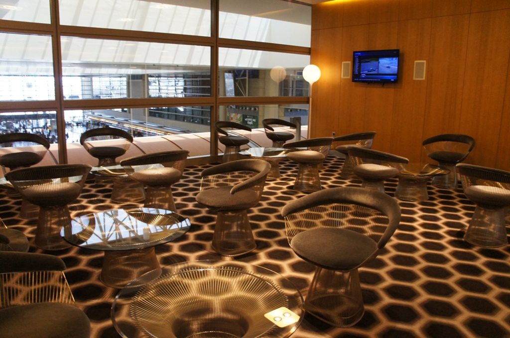 カンタスファーストラウンジ