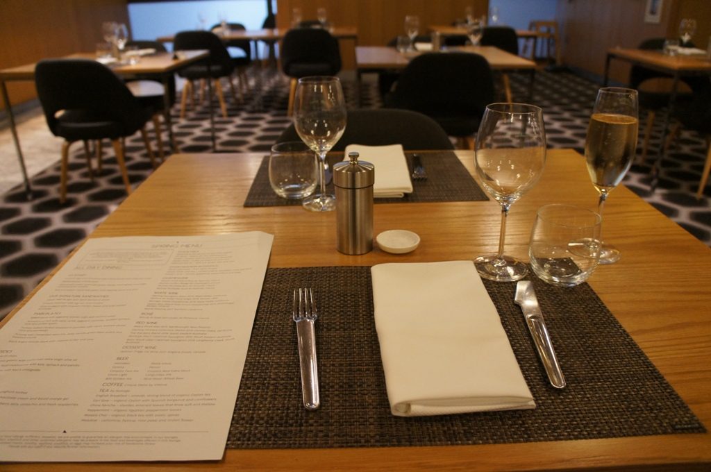 カンタスファーストラウンジ