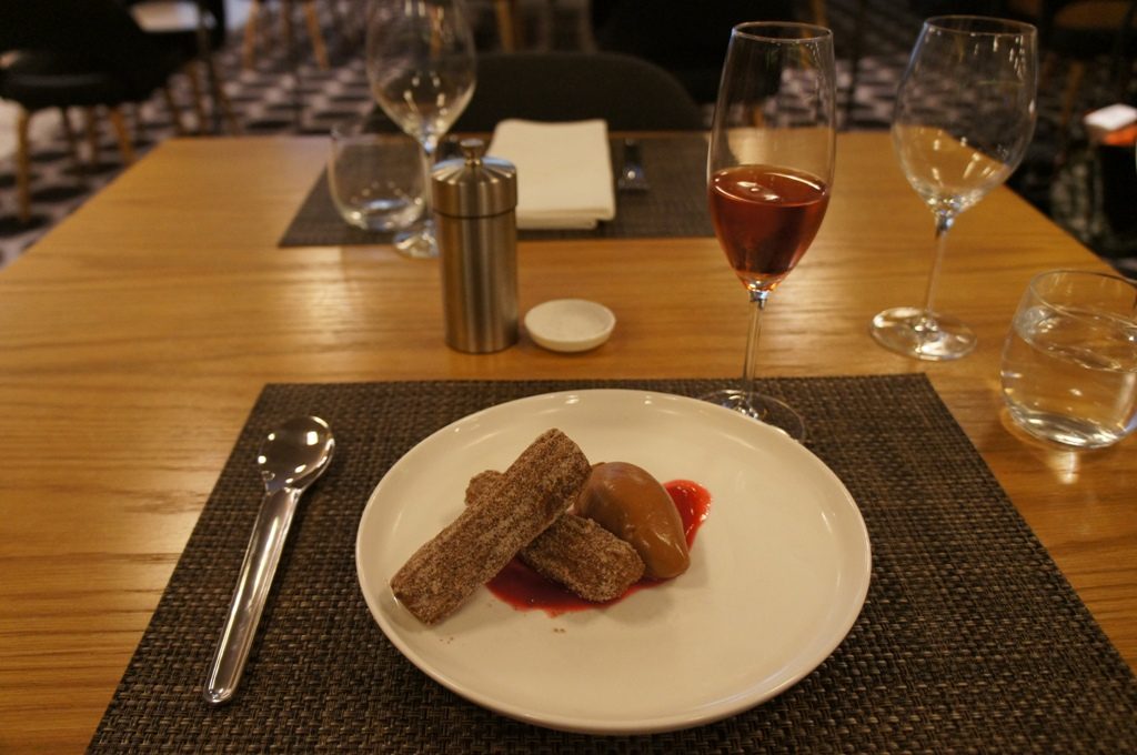 カンタスファーストラウンジ食べたもの