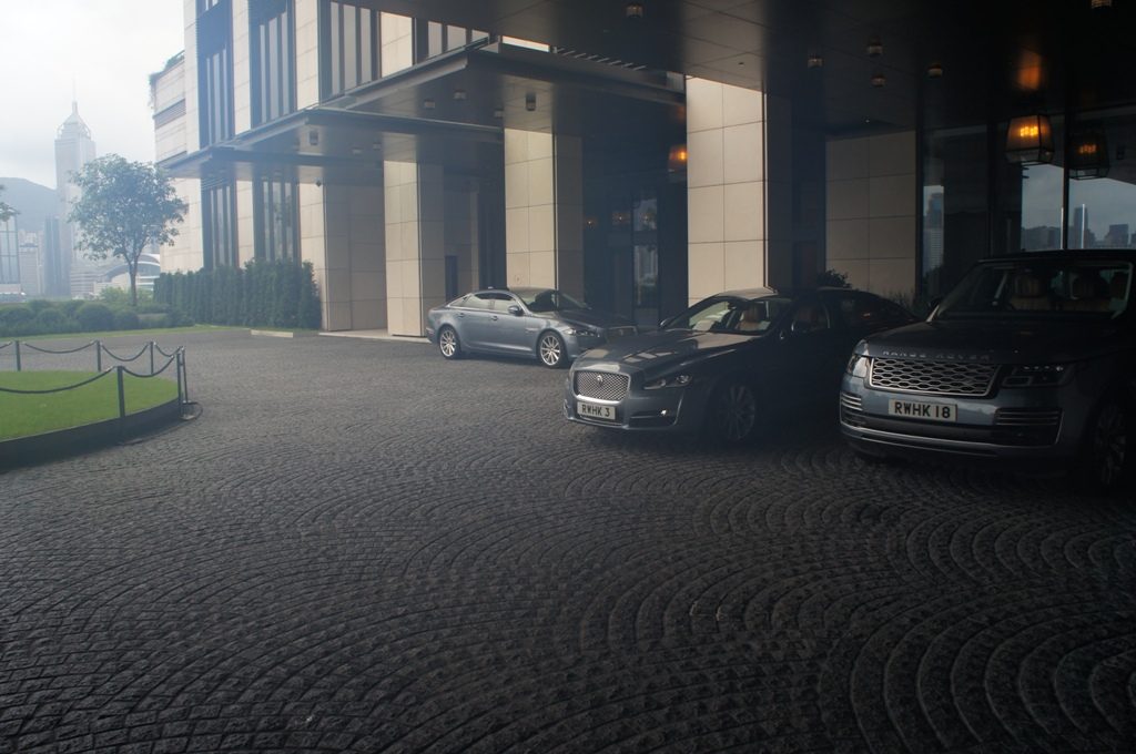 ローズウッド香港車寄せ