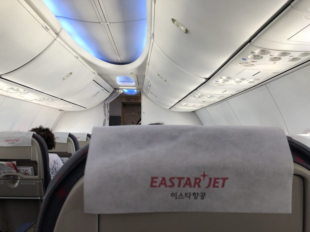 イースター航空機内