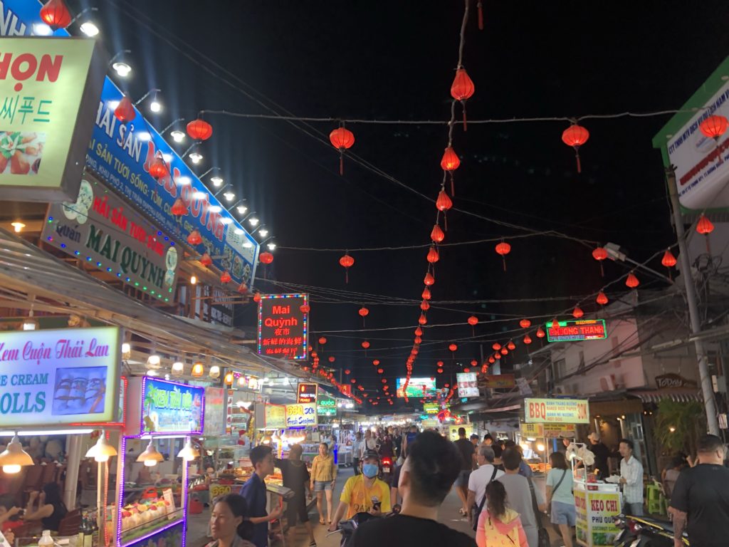 ナイトマーケット