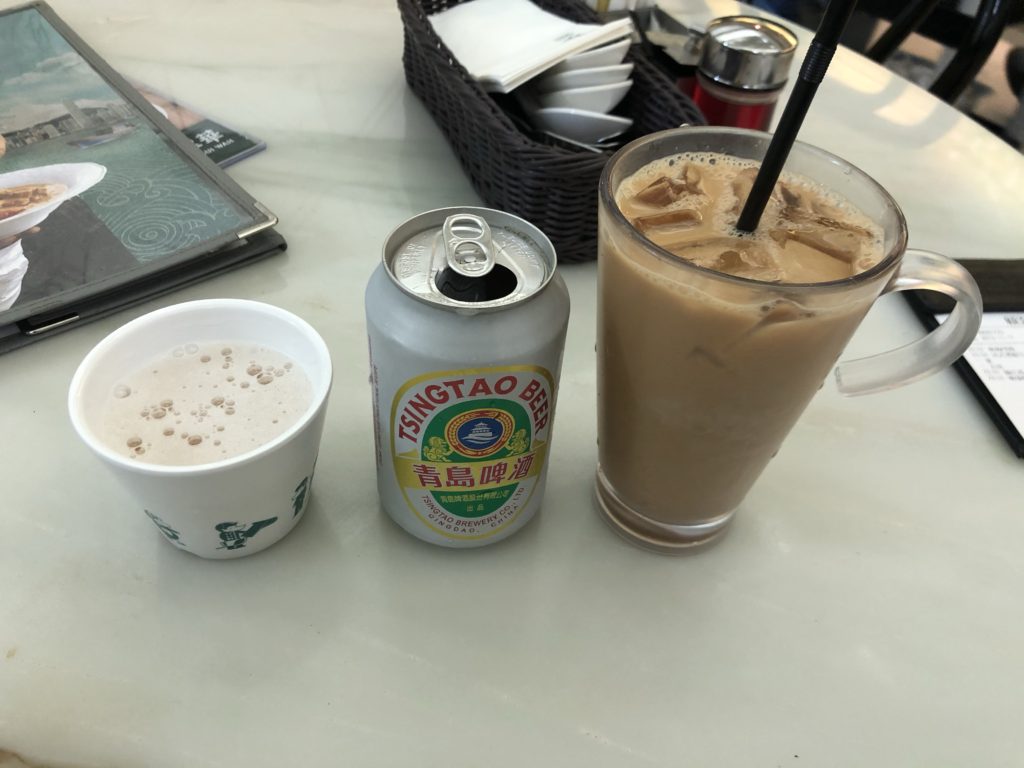 翠華餐廳ビールとミルクティ