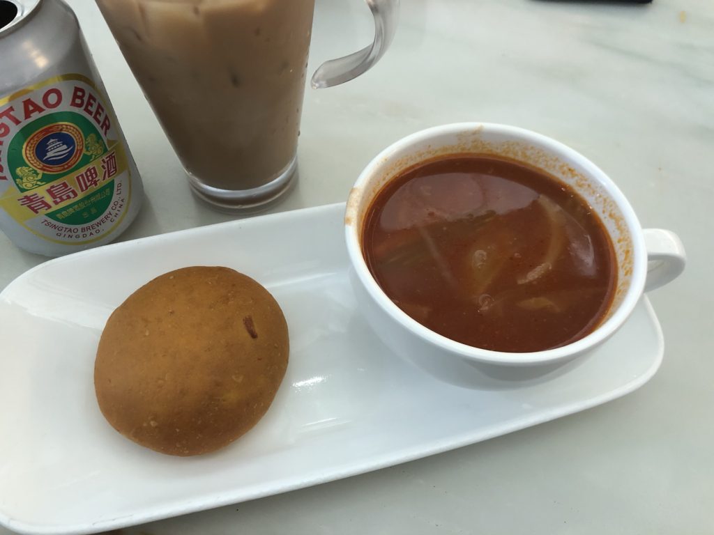 翠華餐廳ボルシチとパン