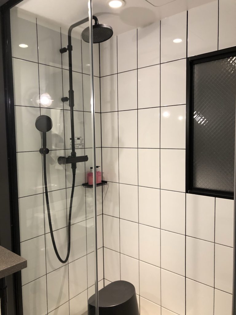 moxy大阪本町バスルーム