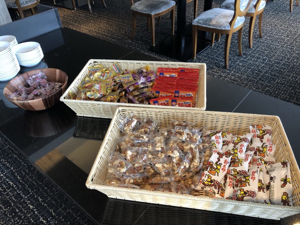 コートヤード新大阪クラブラウンジのお菓子