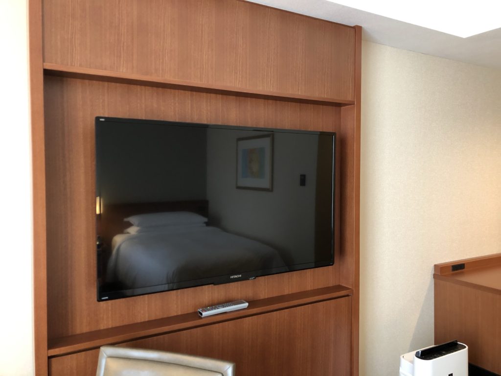 横浜ベイシェラトンお部屋のテレビ