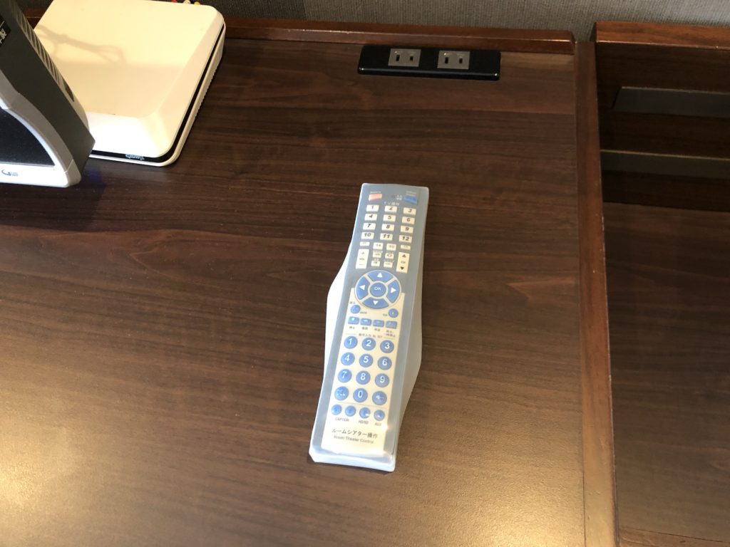 沖縄ハーバービューホテルお部屋のリモコン