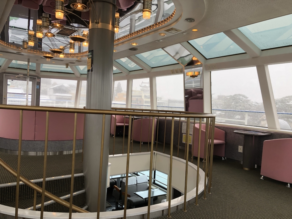 遊覧船一等席