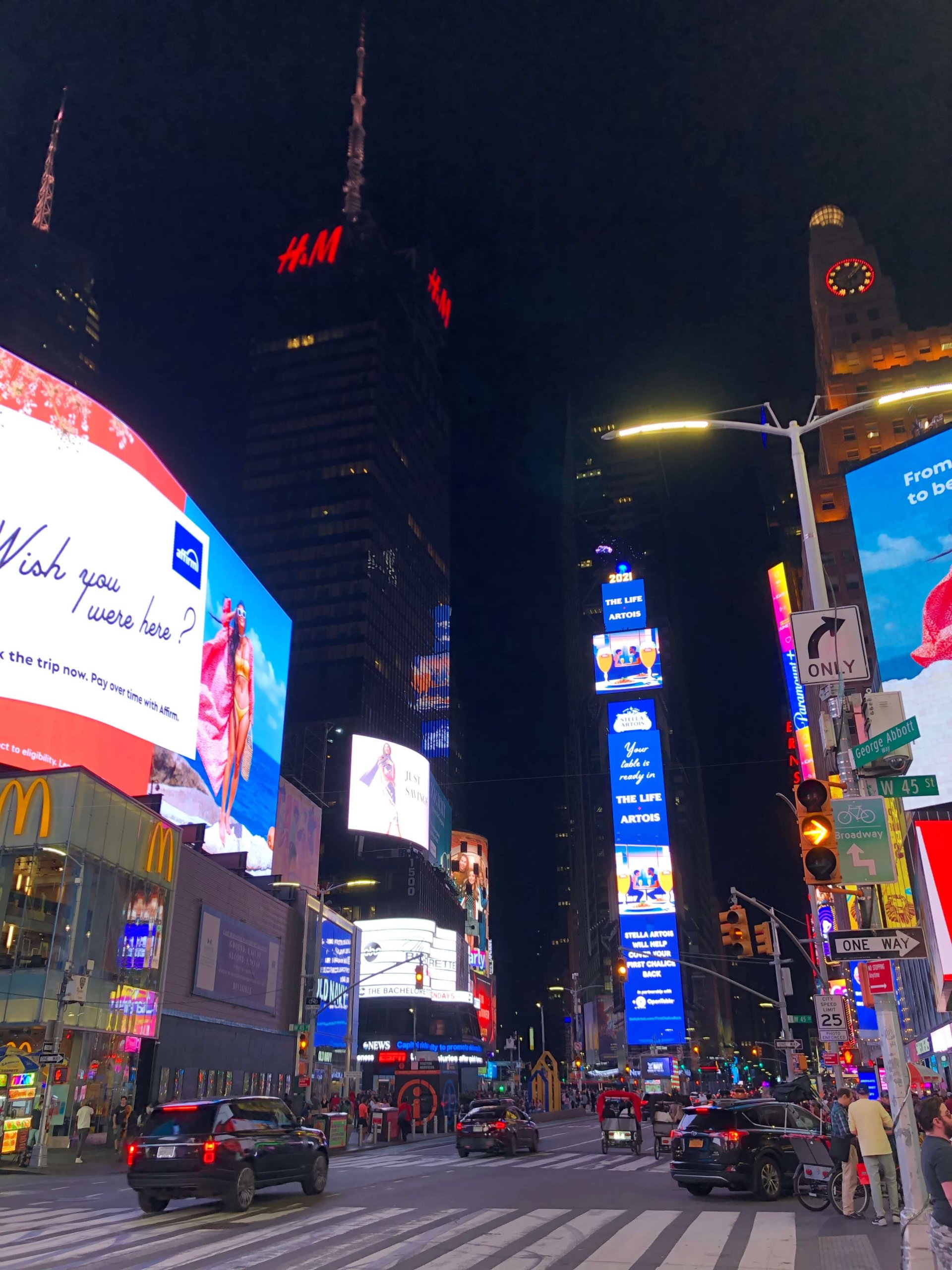 夜のタイムズスクエア