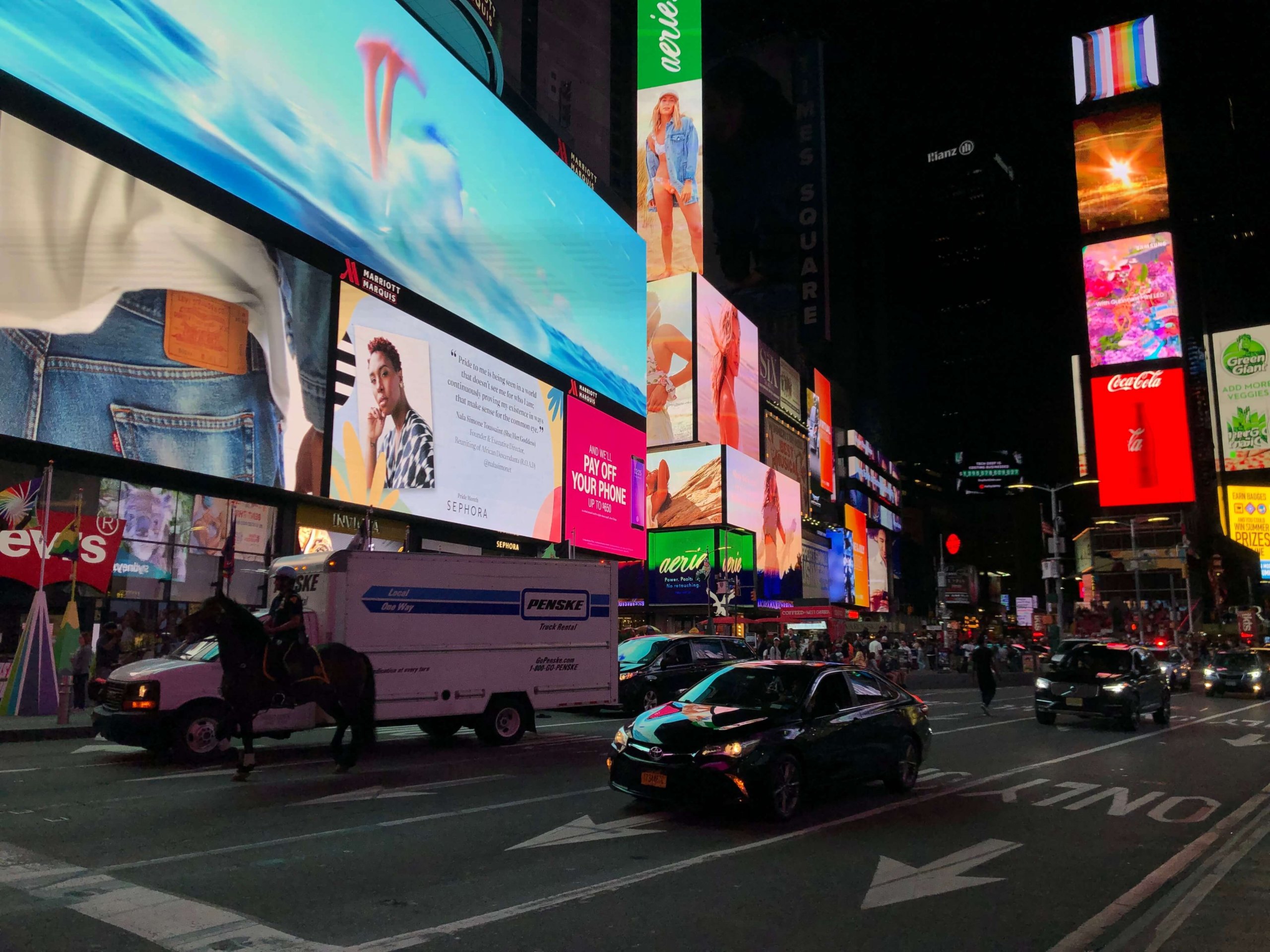 夜のタイムズスクエア