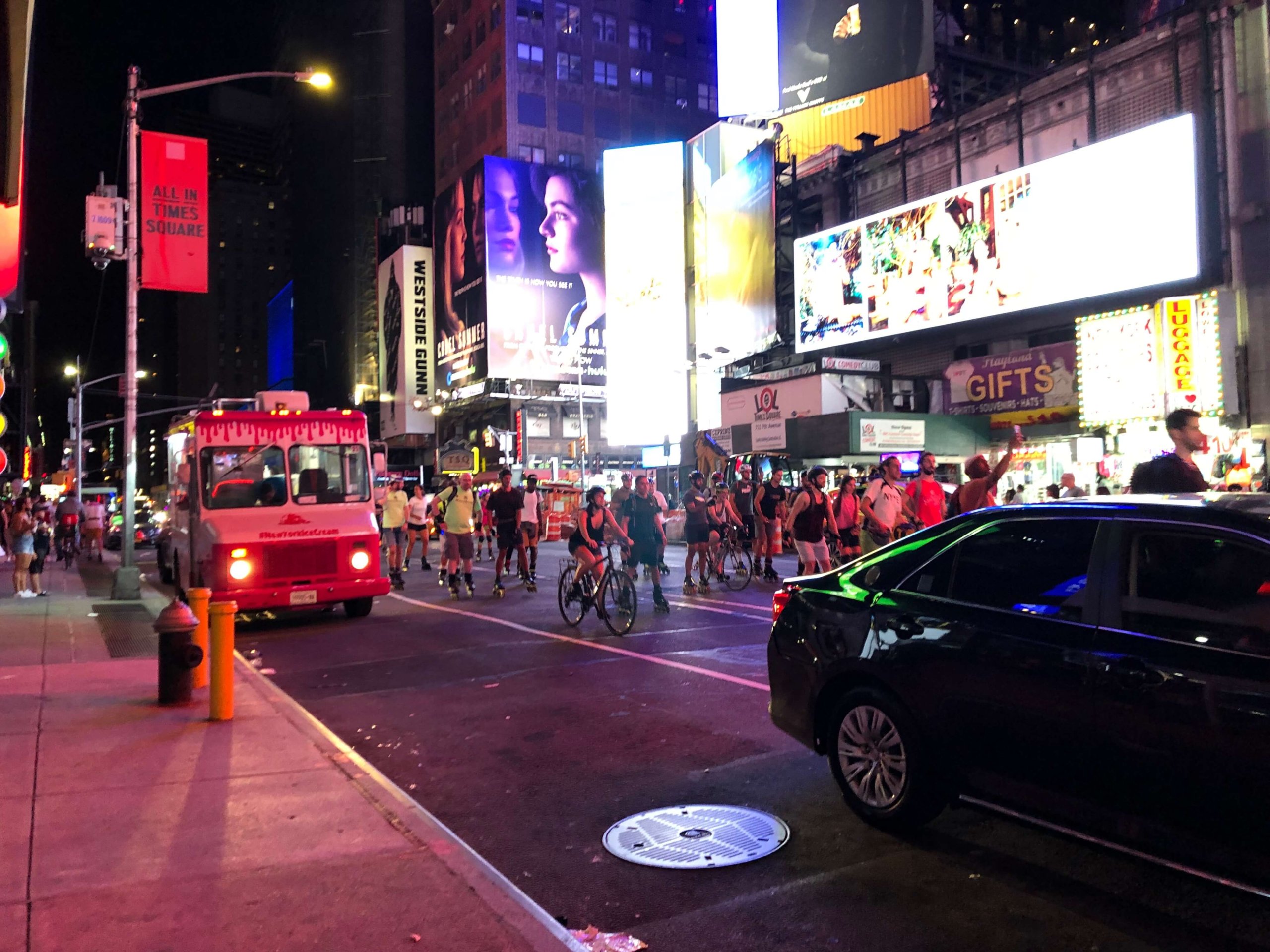 夜のタイムズスクエア