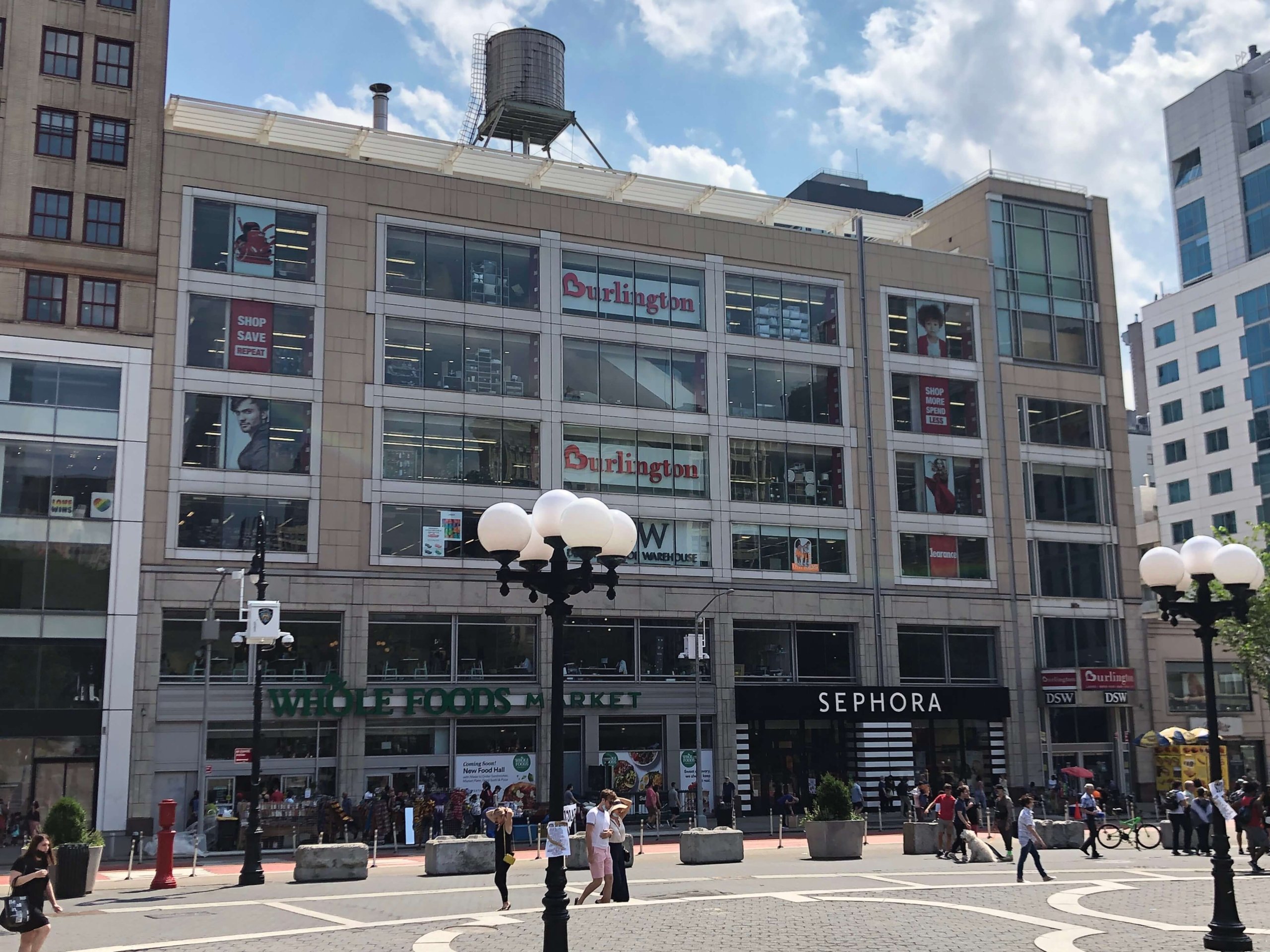 ユニオンスクエア駅前のビル