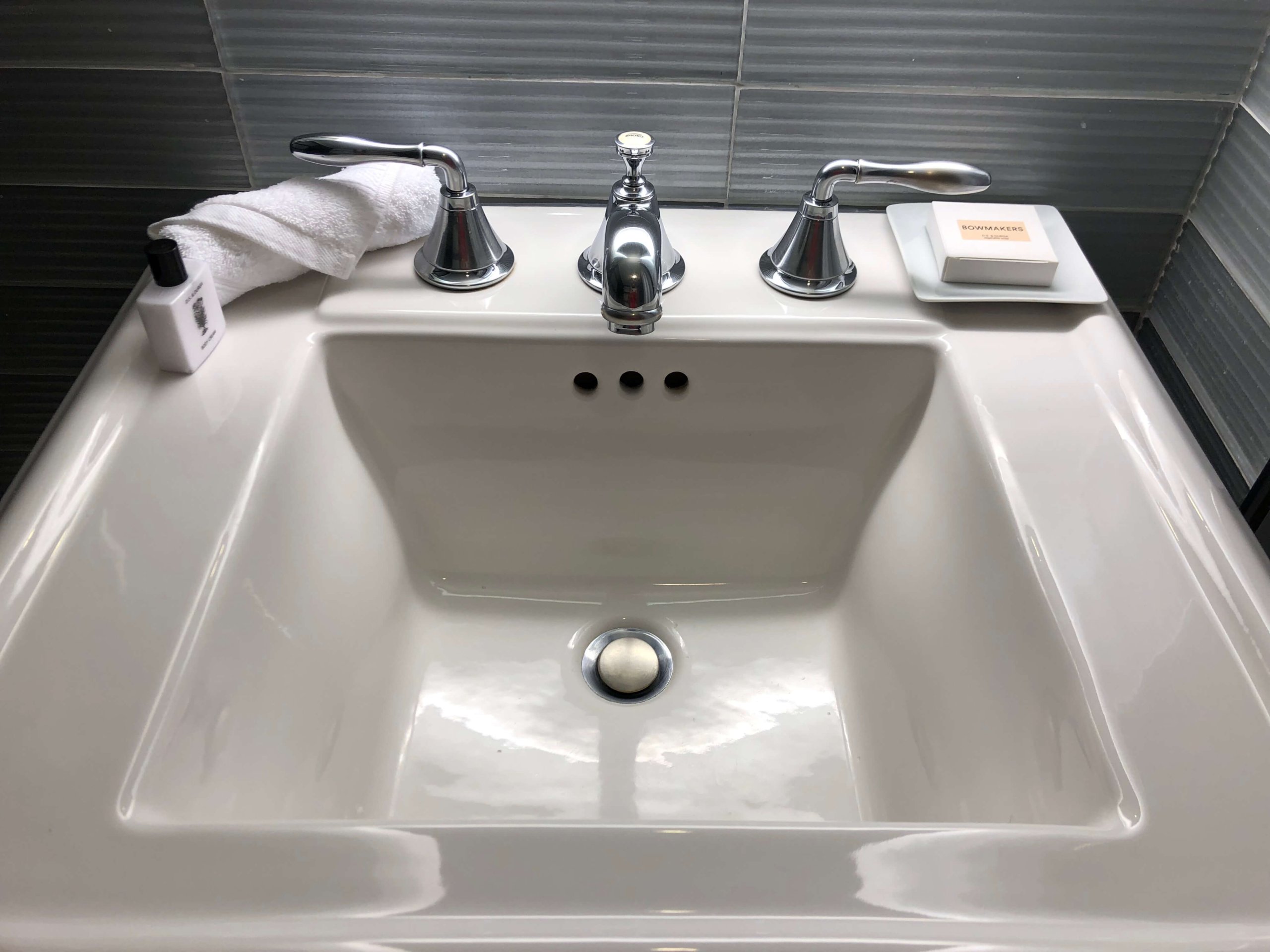 ギルドホール・バスルーム洗面台