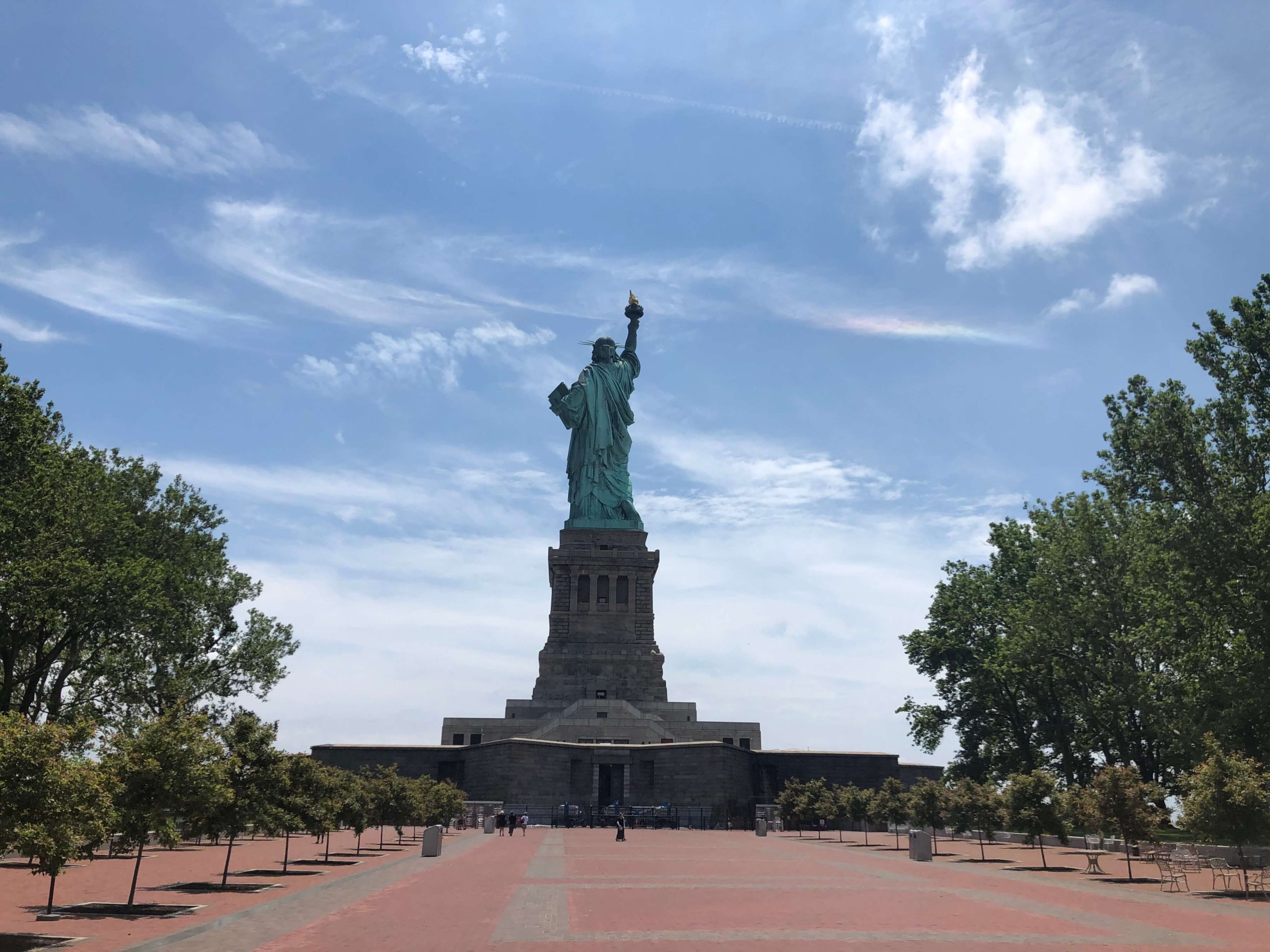 自由の女神の後ろ姿